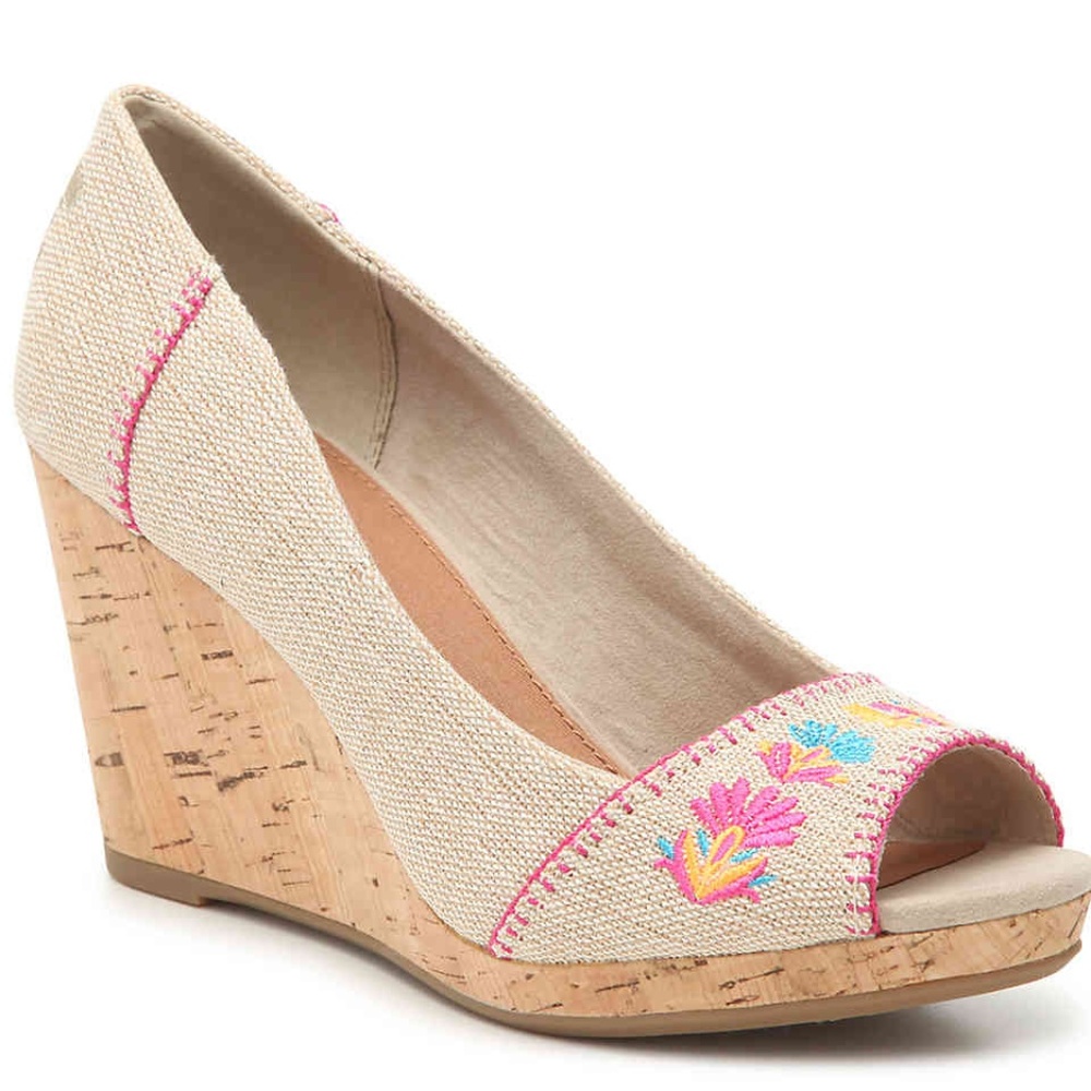 TOMS “Stella” Wedge Pumps, NEW in box